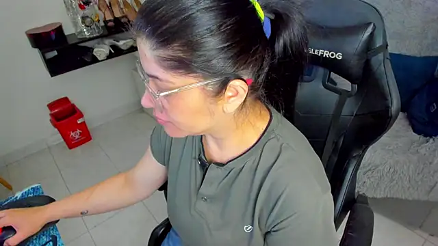 BellaFlaming online show from March 26, 11:34 am