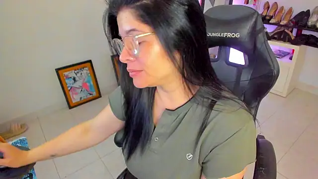 BellaFlaming online show from April 5, 11:31 am