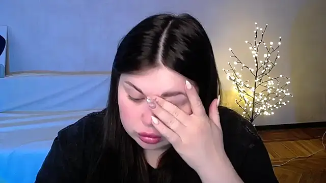 Emily Mo online show from June 5, 6:06 am