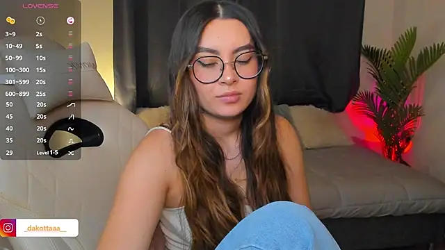 dakottaa  online show from April 2, 12:19 am