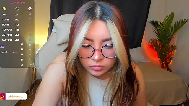 dakottaa  online show from July 28, 12:41 am