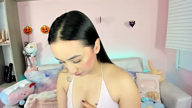 Snapshot of tinysara chatting on October 10, 4:34 pm tinysara online show from October 10, 4:34 pm