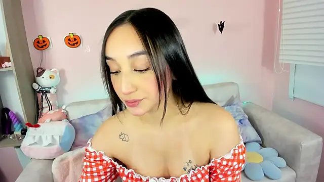 Snapshot of tinysara chatting on October 15, 4:31 pm tinysara online show from October 15, 4:31 pm