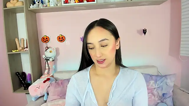 Snapshot of tinysara chatting on October 9, 4:33 pm tinysara online show from October 9, 4:33 pm