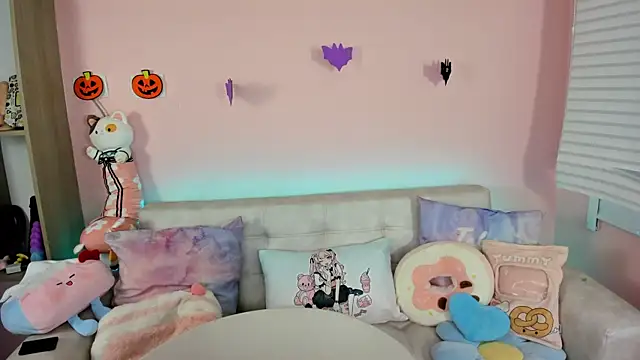 Snapshot of tinysara chatting on October 1, 4:34 pm tinysara online show from October 1, 4:34 pm