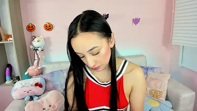Snapshot of tinysara chatting on October 18, 4:10 pm tinysara online show from October 18, 4:10 pm