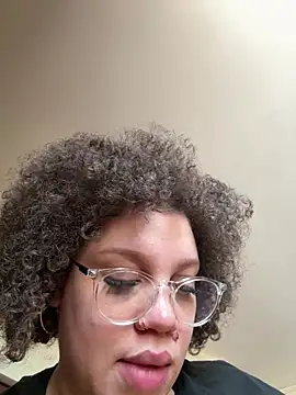 QueenNuttCollector online show from February 4, 5:16 pm