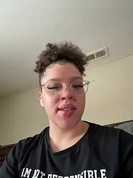 QueenNuttCollector online show from February 12, 9:49 pm