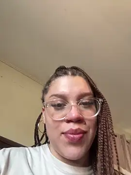 QueenNuttCollector online show from December 16, 5:08 pm