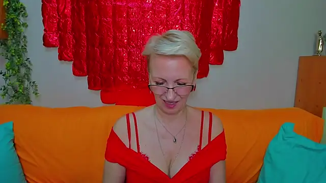 iamyourdream89 online show from March 3, 4:24 pm