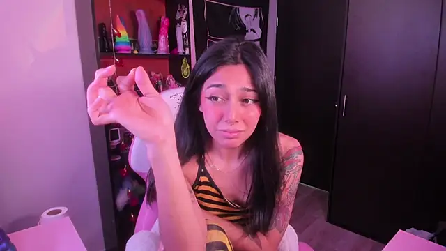 amber yull online show from April 24, 3:37 pm