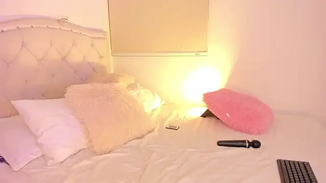 Zamblissett online show from February 8, 8:40 am