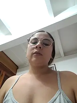 selena gomez2 online show from April 17, 1:40 am