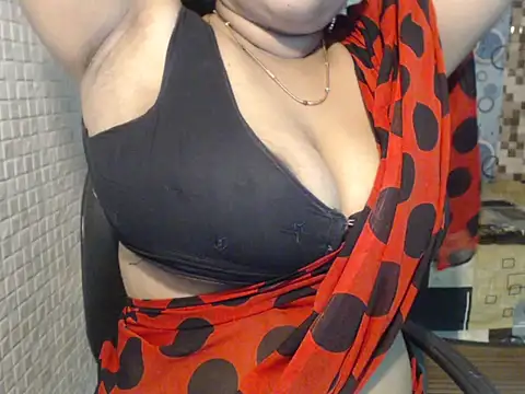 Snapshot of Oh_Maya chatting on October 6, 5:57 am Oh Maya online show from October 6, 5:57 am