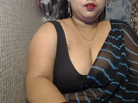 Snapshot of Oh_Maya chatting on October 13, 5:48 pm Oh Maya online show from October 13, 5:48 pm