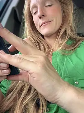 GoldenFlameGoddess online show from September 20, 12:10 am