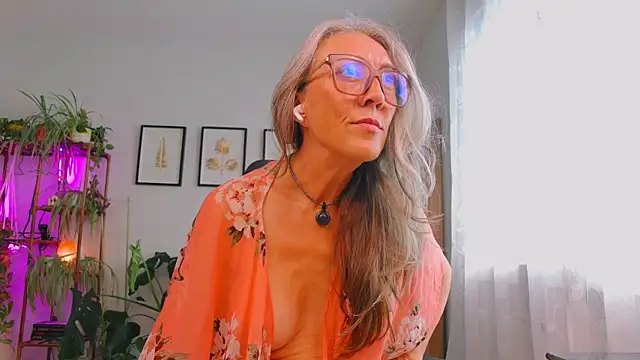 sunniedayz  online show from July 21, 7:36 pm