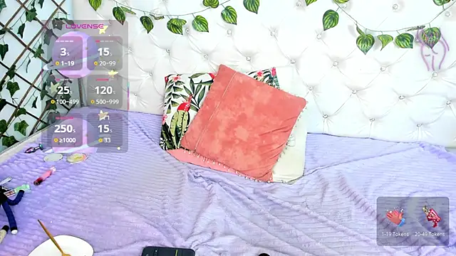 Snapshot of Andrea_Williams24 chatting on October 3, 2:00 pm Andrea Williams24 online show from October 3, 2:00 pm