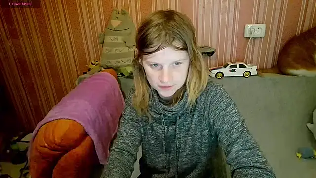 Kathlyn  Heath online show from April 11, 6:11 pm