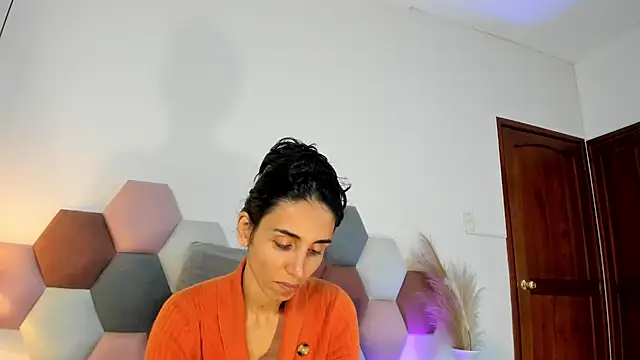 Nina Cavaali online show from November 30, 2:32 pm