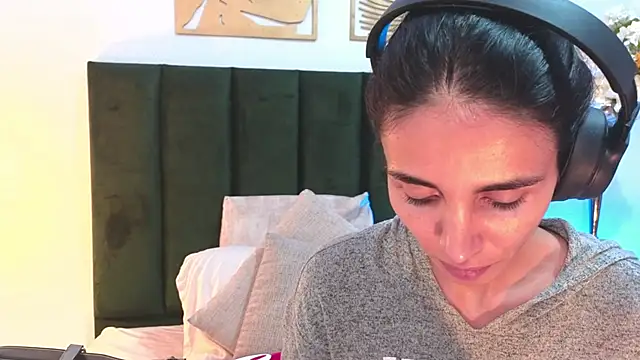 Nina Cavaali online show from October 8, 6:23 pm