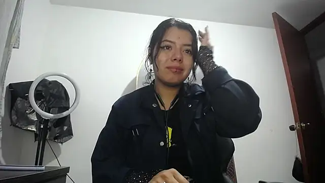 Yourmadame P online show from February 17, 3:50 am