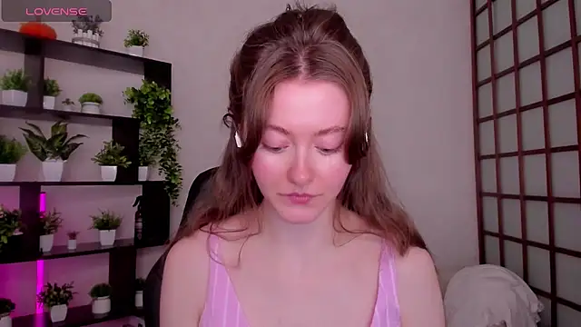 KateCuddle online show from February 11, 3:30 am