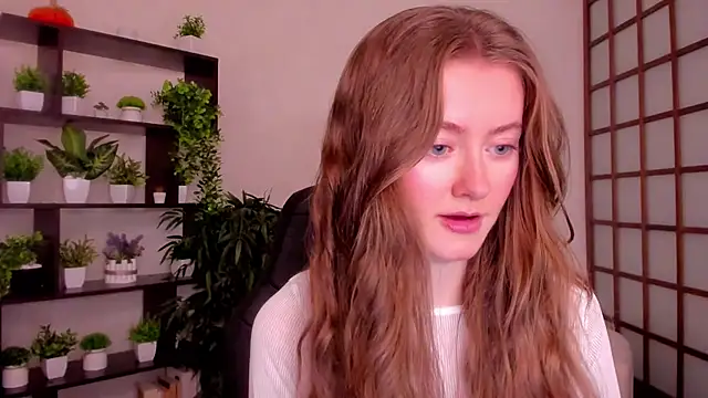 Snapshot of KateCuddle chatting on October 3, 3:11 am KateCuddle online show from October 3, 3:11 am