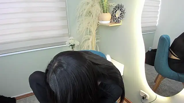 julieta evans  online show from November 6, 10:59 pm