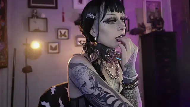 insania 9999  online show from April 15, 7:03 pm