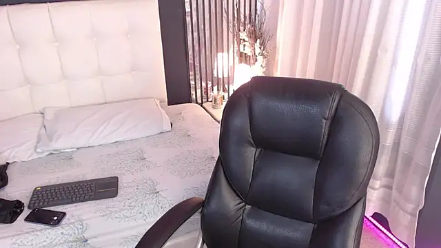 LiaVillalobos online show from January 13, 1:26 pm