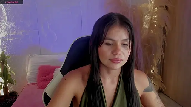 dominique25  online show from July 12, 2:34 am