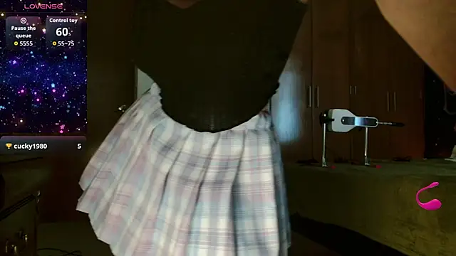 Snapshot of MINI_Petite chatting on October 16, 6:32 pm MINI Petite online show from October 16, 6:32 pm