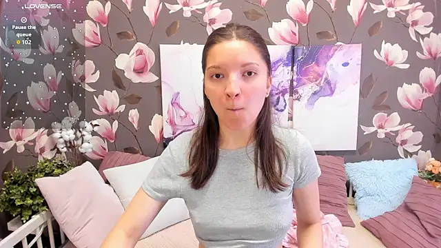 Snapshot of MelaniGrand chatting on October 9, 9:57 am MelaniGrand online show from October 9, 9:57 am