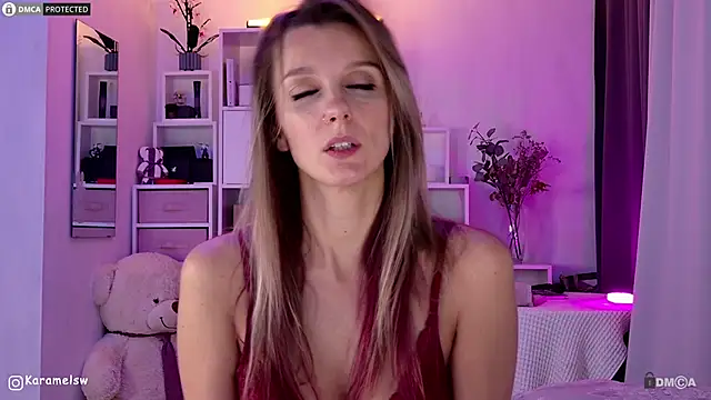 Snapshot of Karamelsw_ chatting on October 14, 10:23 pm Karamelsw online show from October 14, 10:23 pm