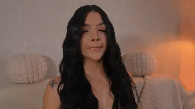 sarah hiill online show from October 23, 1:00 am