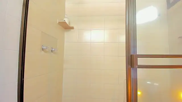 Aisharhodes00 online show from November 12, 8:18 pm