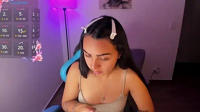 Emily Nicole online show from April 18, 1:30 am