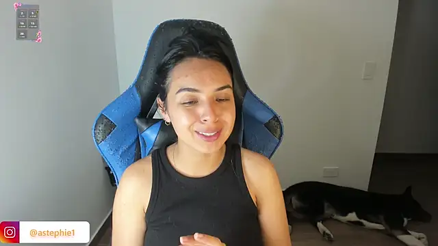 Snapshot of Emily_Nicole chatting on October 1, 1:32 am Emily Nicole online show from October 1, 1:32 am