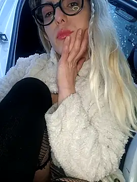 dolcehelena993 online show from December 19, 2:53 pm