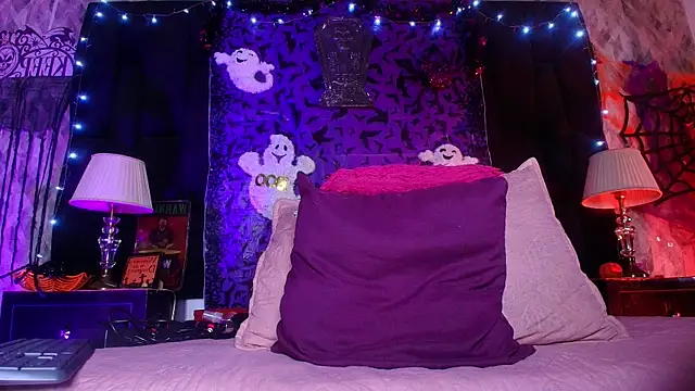 naomi kyse online show from October 11, 3:44 am