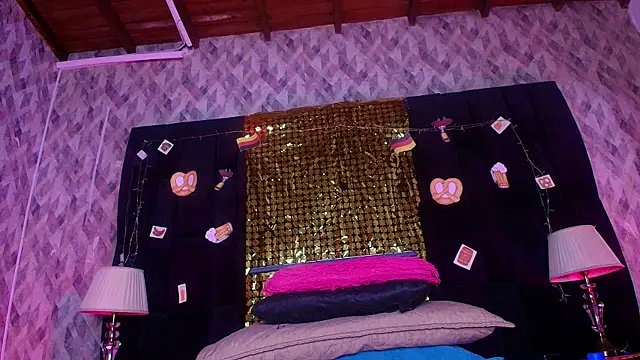 naomi kyse online show from September 17, 3:04 am