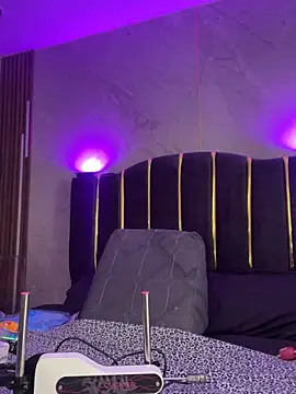 Snapshot of Abril_Luv chatting on September 9, 1:33 pm Abril Luv online show from September 9, 1:33 pm
