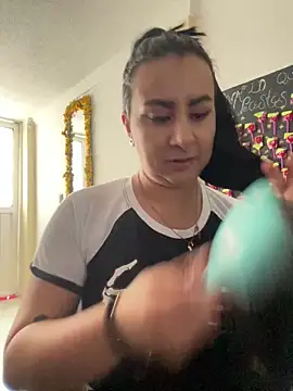 Snapshot of Abril_Luv chatting on September 15, 12:57 pm Abril Luv online show from September 15, 12:57 pm