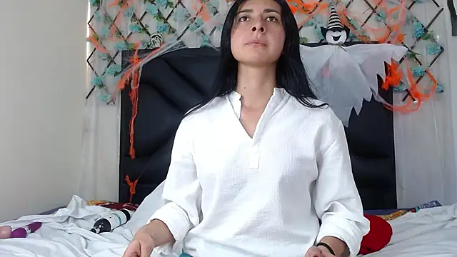 EmmaWilliamss online show from November 4, 2:33 pm