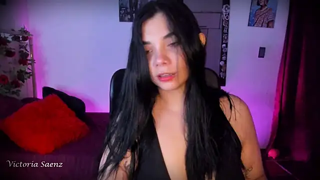 victoriaasaenz  online show from August 5, 12:50 am