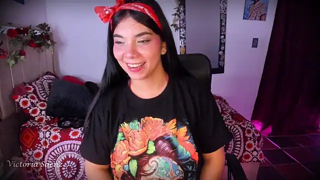 victoriaasaenz  online show from June 4, 12:49 am