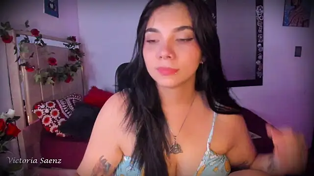 victoriaasaenz  online show from June 18, 1:18 am
