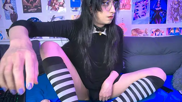 snowblack  online show from October 5, 4:45 pm