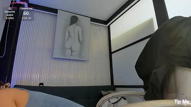 LunaBaker-1 online show from March 14, 5:41 am